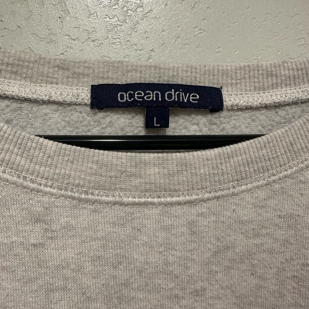 Ocean Drive Woman’s Light Gray Crewneck Sweater